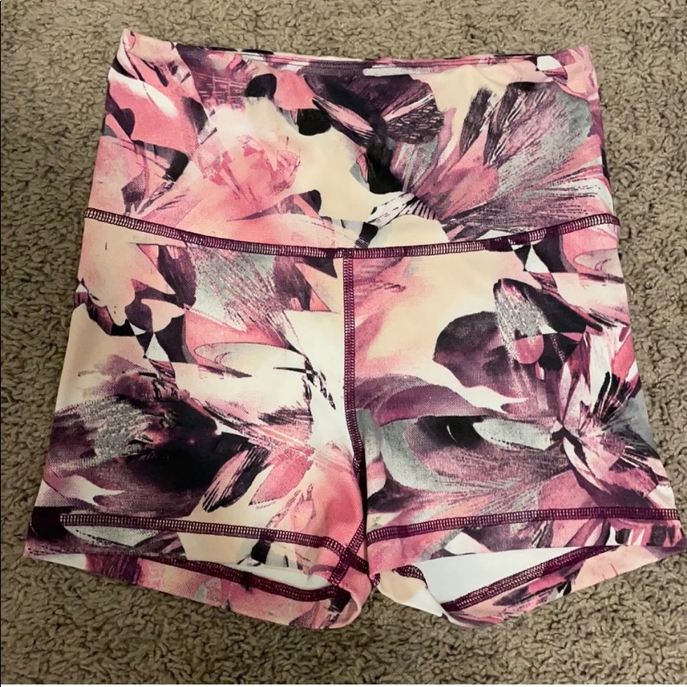 Live Love Dream colorful high waist spandex.
Size medium